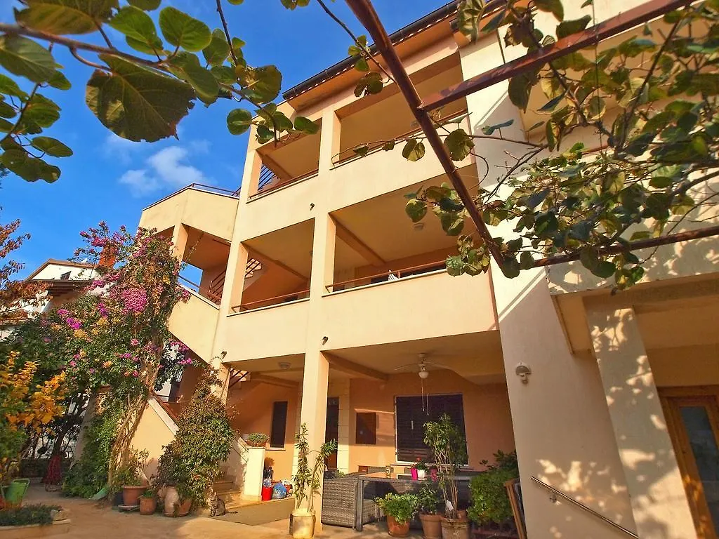 Apartment Nada 1202 班约勒 克罗地亚