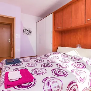 Apartman Valentina-no Groups, Banjole
